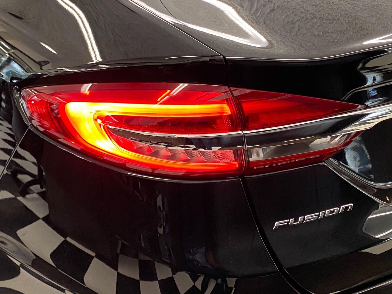 2018 Ford Fusion SE TECH+Blind Spot+Lane Keep Assist+ACCIDENT FREE - Photo #65