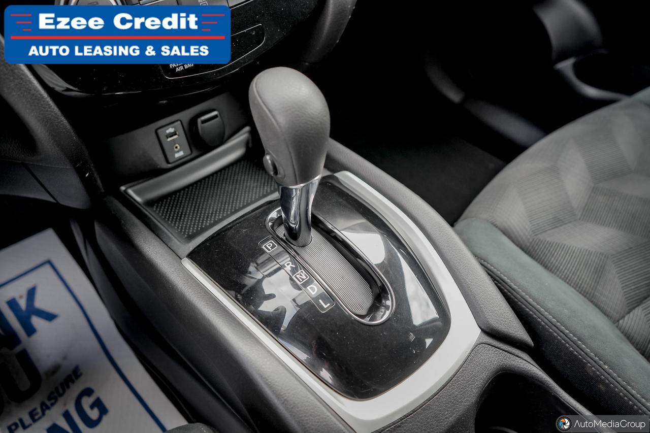 2016 Nissan Rogue SV Photo