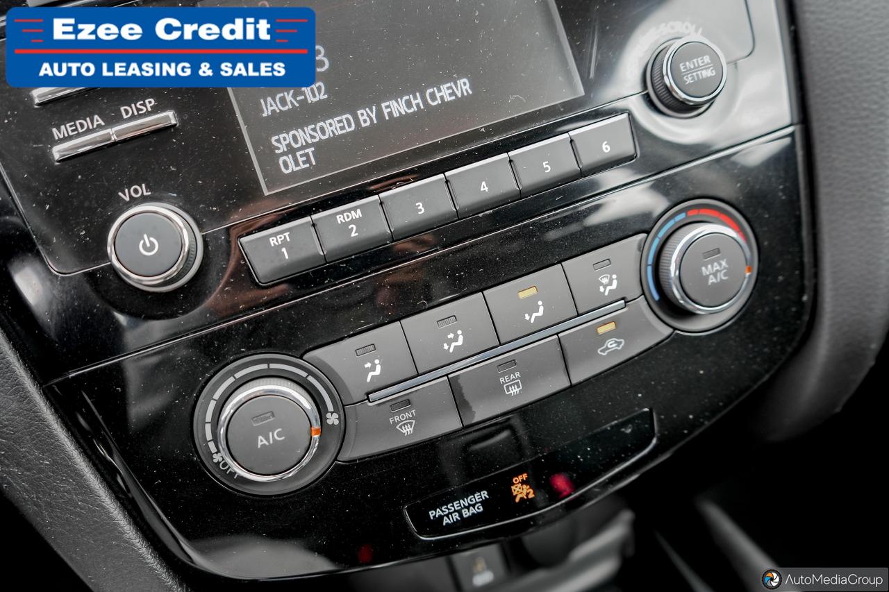 2016 Nissan Rogue SV Photo