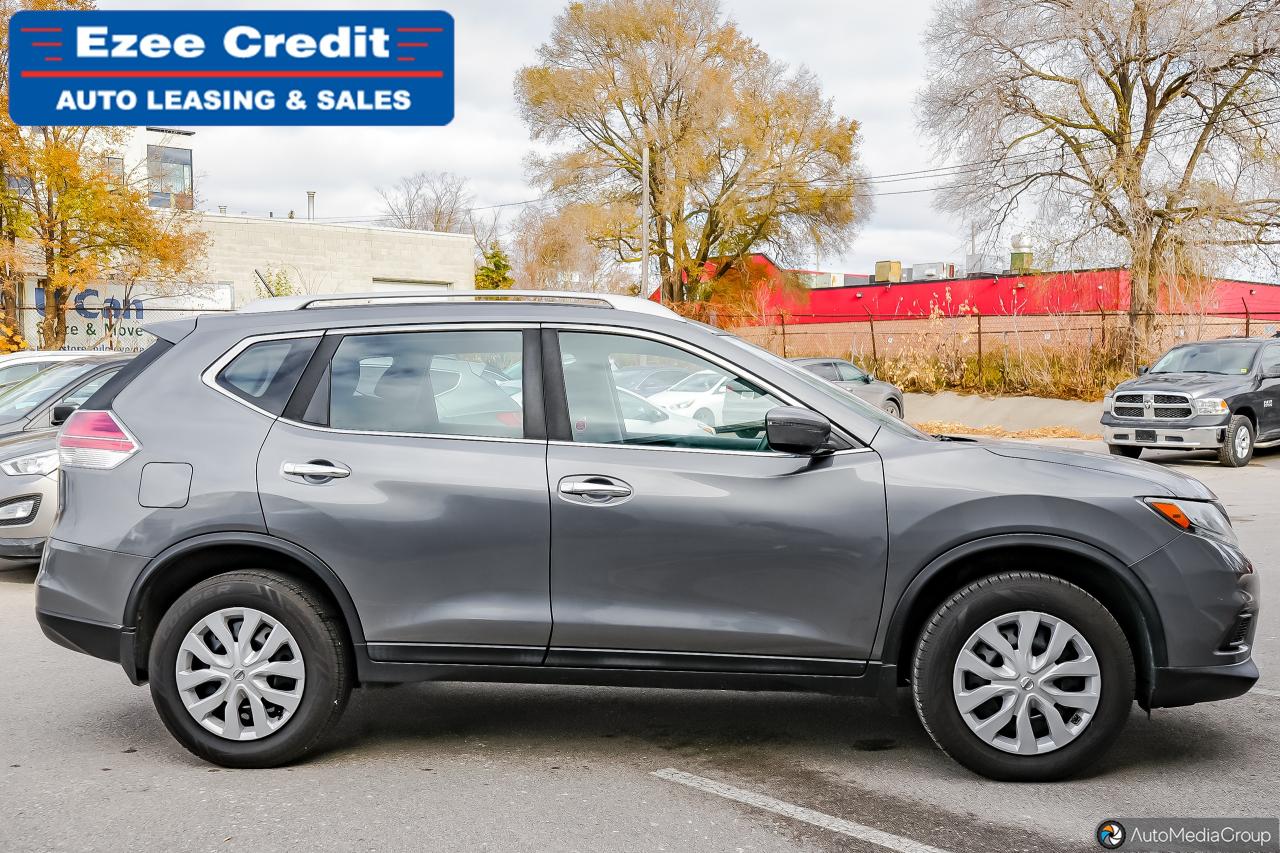 2016 Nissan Rogue SV Photo