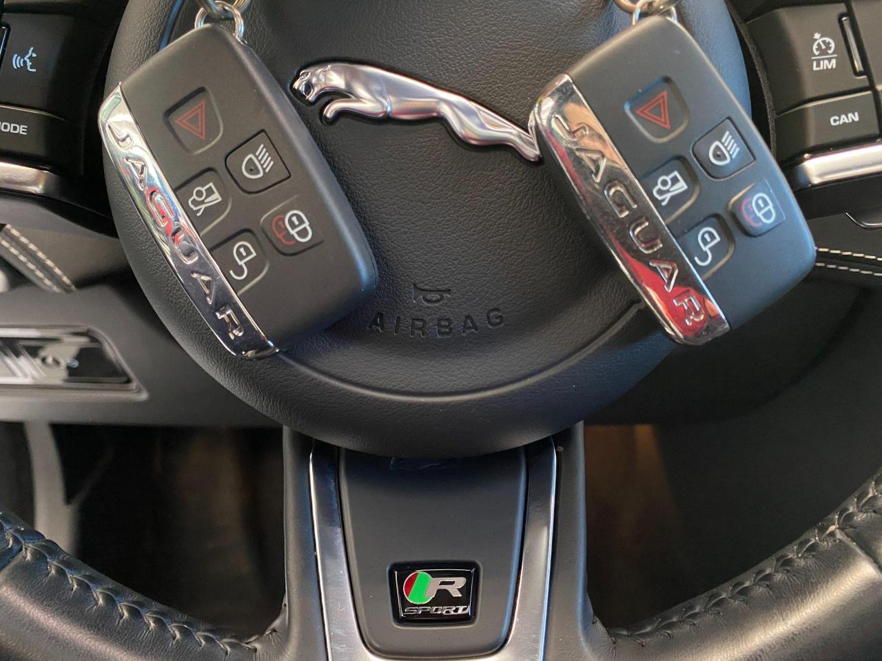 2018 Jaguar XE R-Sport AWD+Lane Keep Assist+ACCIDENT FREE - Photo #16