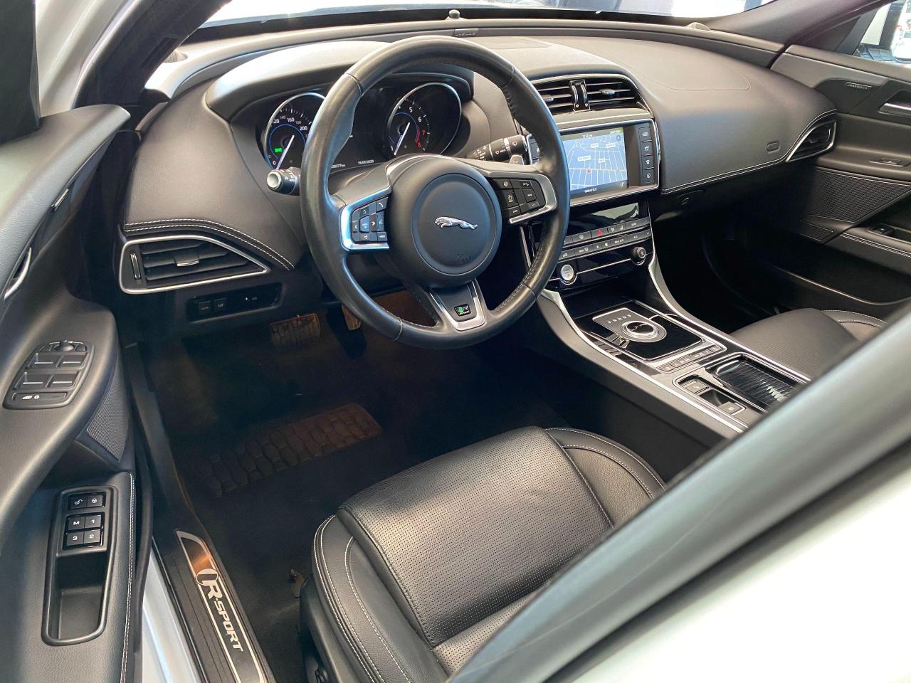 2018 Jaguar XE R-Sport AWD+Lane Keep Assist+ACCIDENT FREE - Photo #18