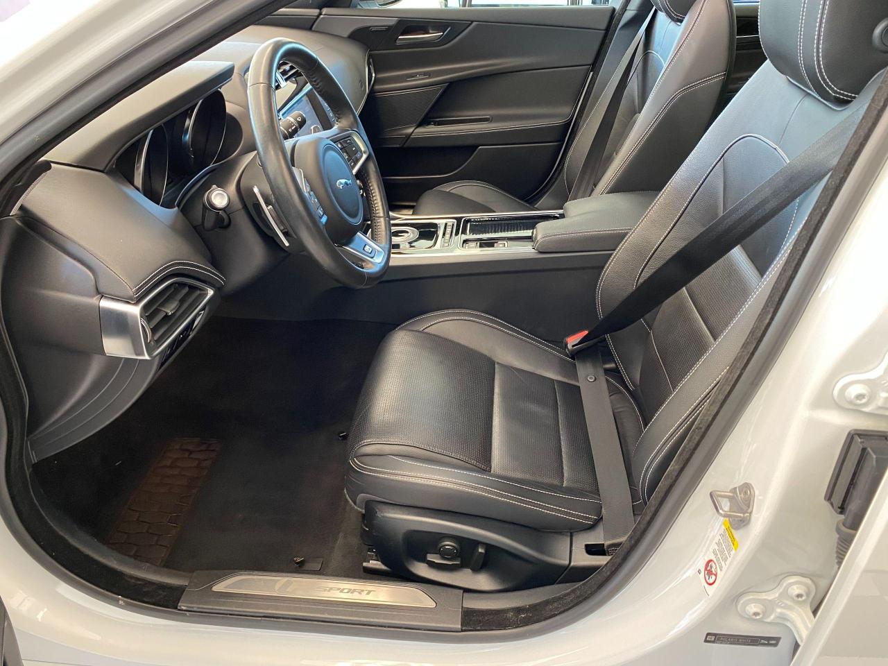2018 Jaguar XE R-Sport AWD+Lane Keep Assist+ACCIDENT FREE - Photo #19