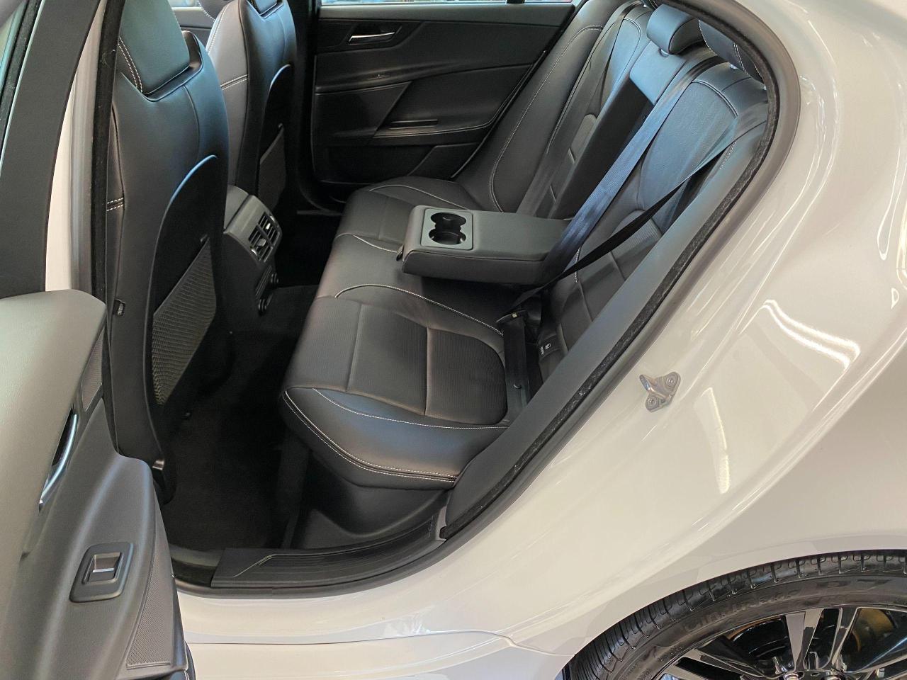 2018 Jaguar XE R-Sport AWD+Lane Keep Assist+ACCIDENT FREE - Photo #24