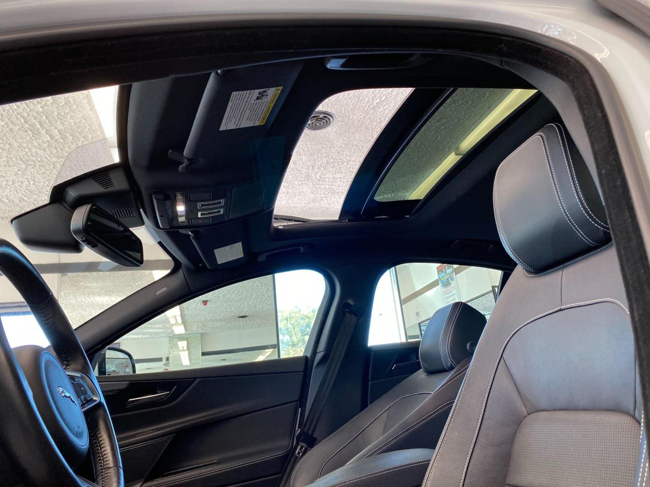 2018 Jaguar XE R-Sport AWD+Lane Keep Assist+ACCIDENT FREE - Photo #29