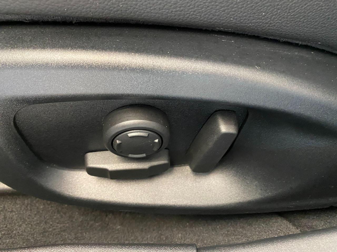 2018 Jaguar XE R-Sport AWD+Lane Keep Assist+ACCIDENT FREE - Photo #43