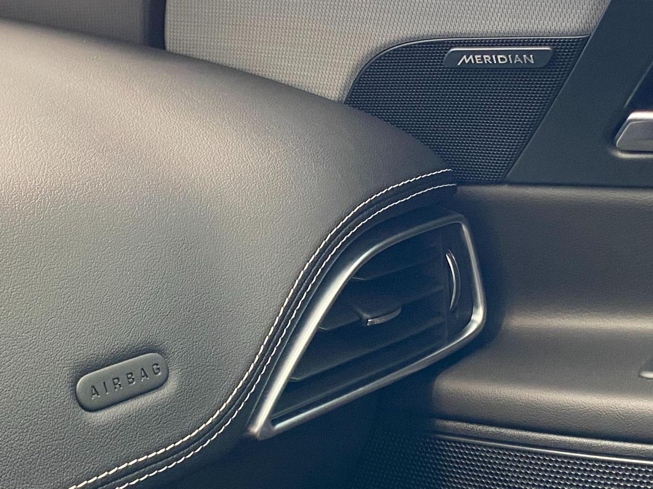 2018 Jaguar XE R-Sport AWD+Lane Keep Assist+ACCIDENT FREE - Photo #45