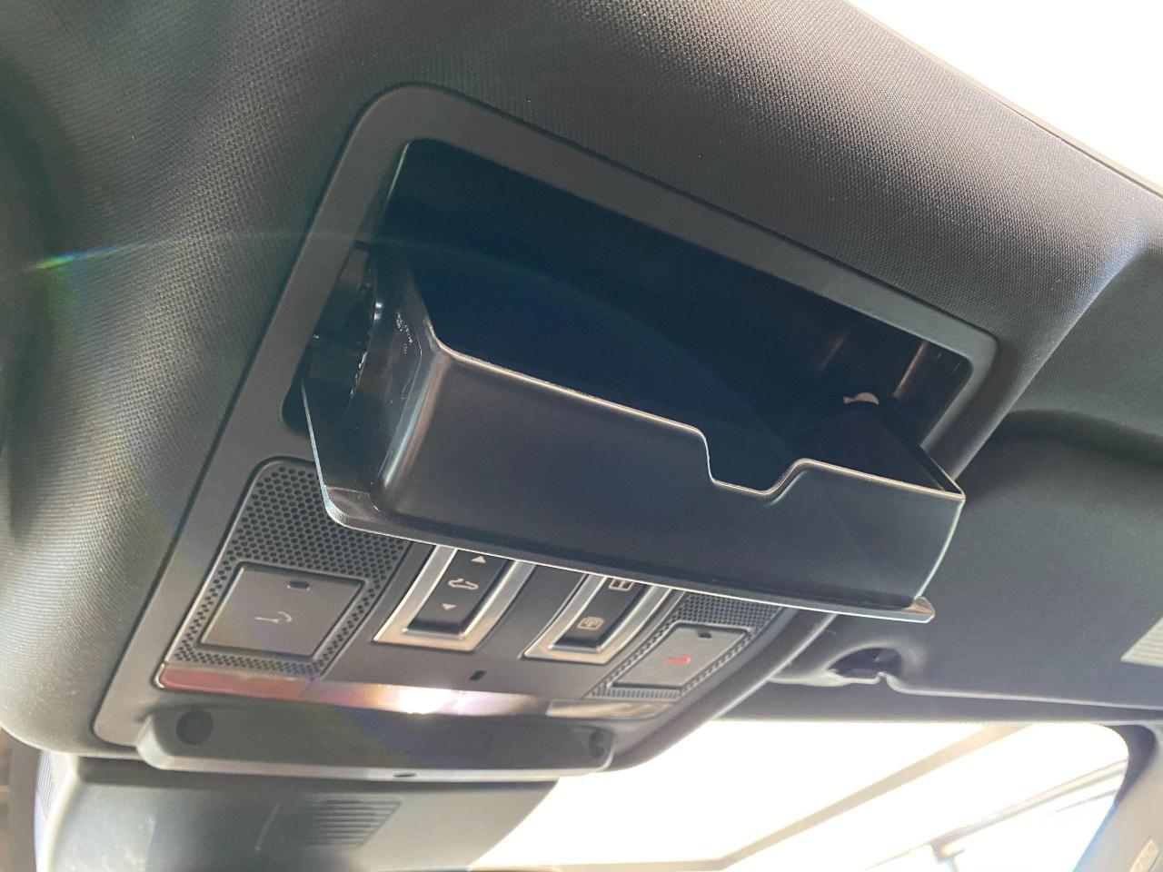 2018 Jaguar XE R-Sport AWD+Lane Keep Assist+ACCIDENT FREE - Photo #49