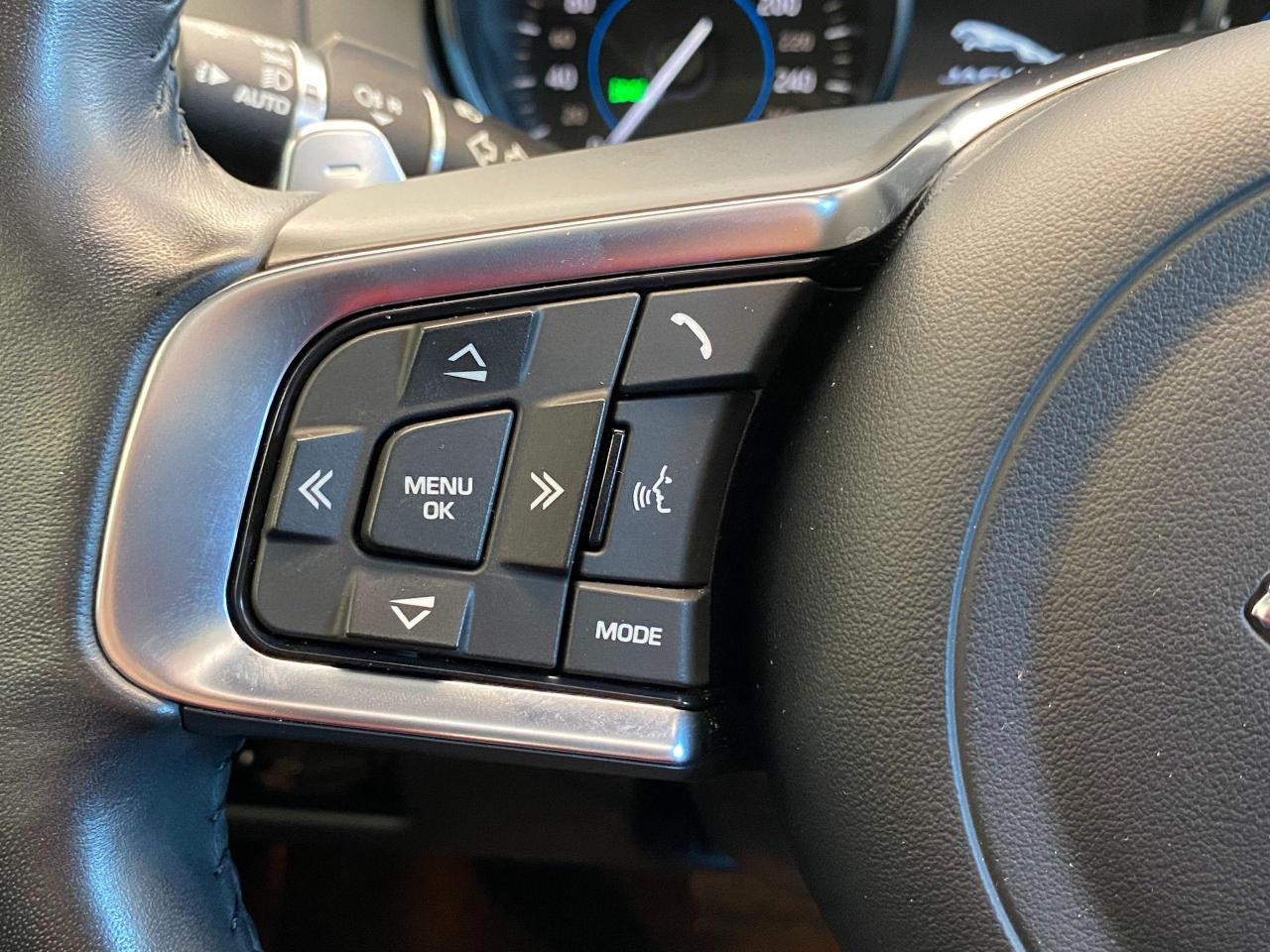 2018 Jaguar XE R-Sport AWD+Lane Keep Assist+ACCIDENT FREE - Photo #52