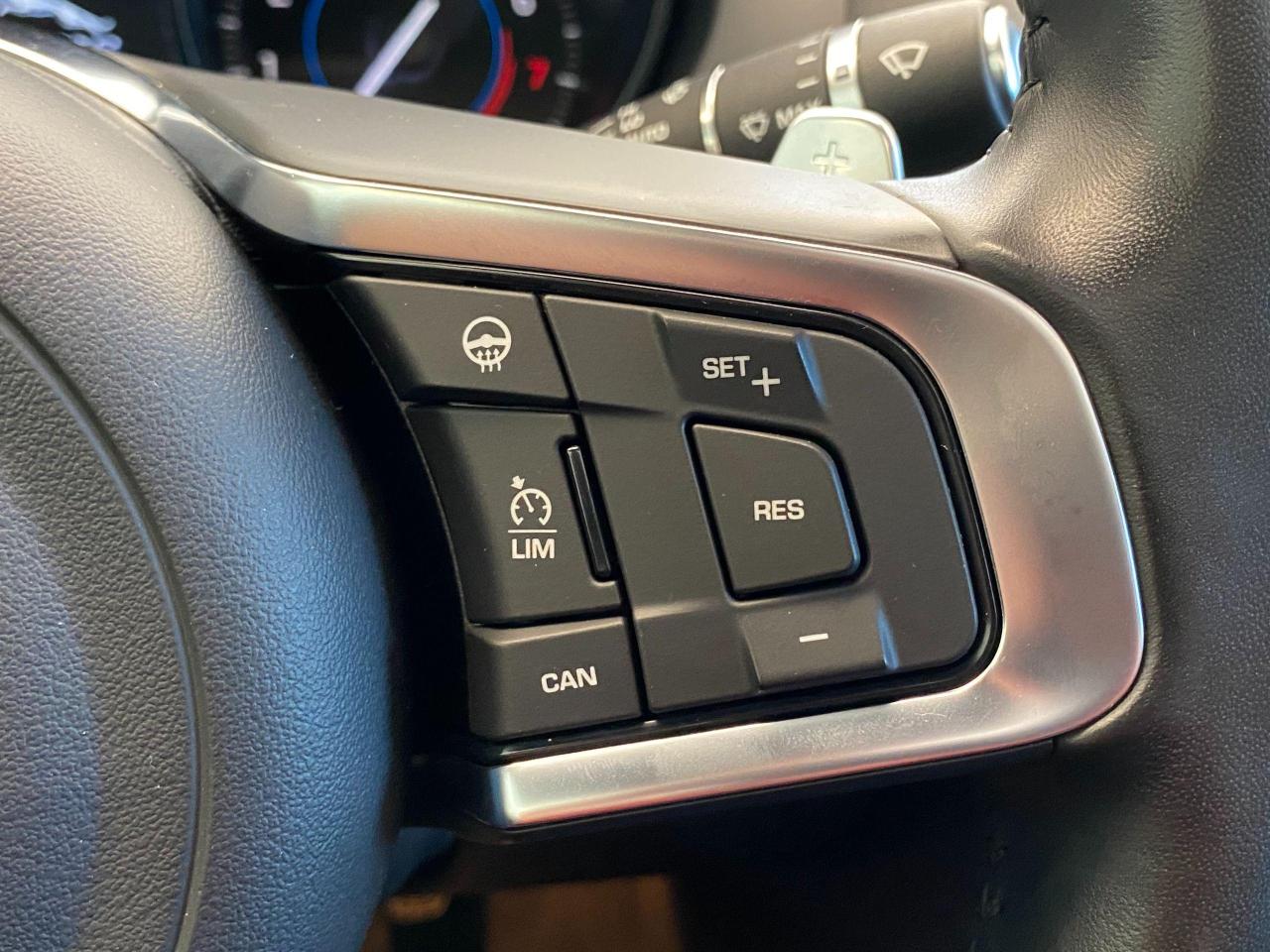 2018 Jaguar XE R-Sport AWD+Lane Keep Assist+ACCIDENT FREE - Photo #53
