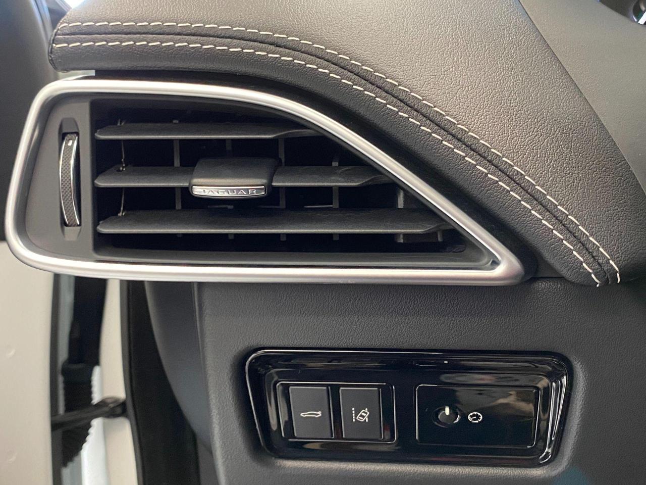 2018 Jaguar XE R-Sport AWD+Lane Keep Assist+ACCIDENT FREE - Photo #56