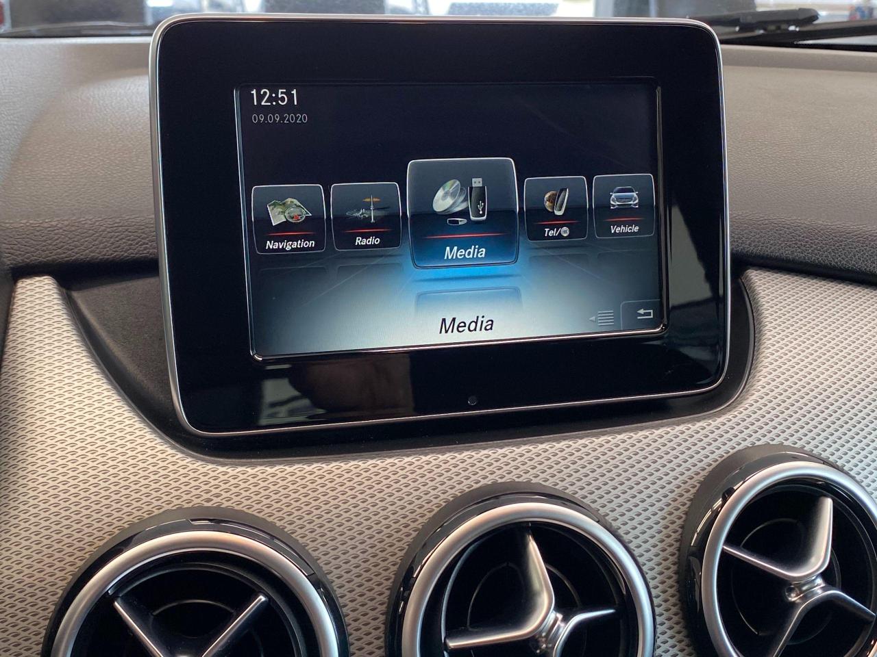 2015 Mercedes-Benz B-Class B250 Sports Tourer+New Tires & Brakes+Heated Seats - Photo #27