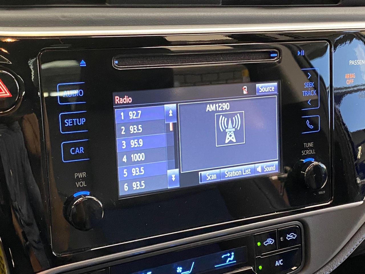2017 Toyota Corolla SE+Tinted+Sunroof+Adaptive Cruise+ACCIDENT FREE - Photo #28