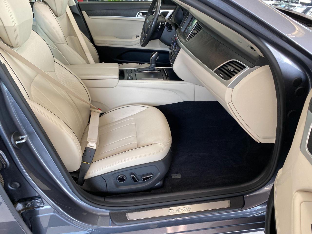 2016 Hyundai Genesis Luxury+Cooled Seats+Apple Play+Roof+ACCIDENT FREE - Photo #22