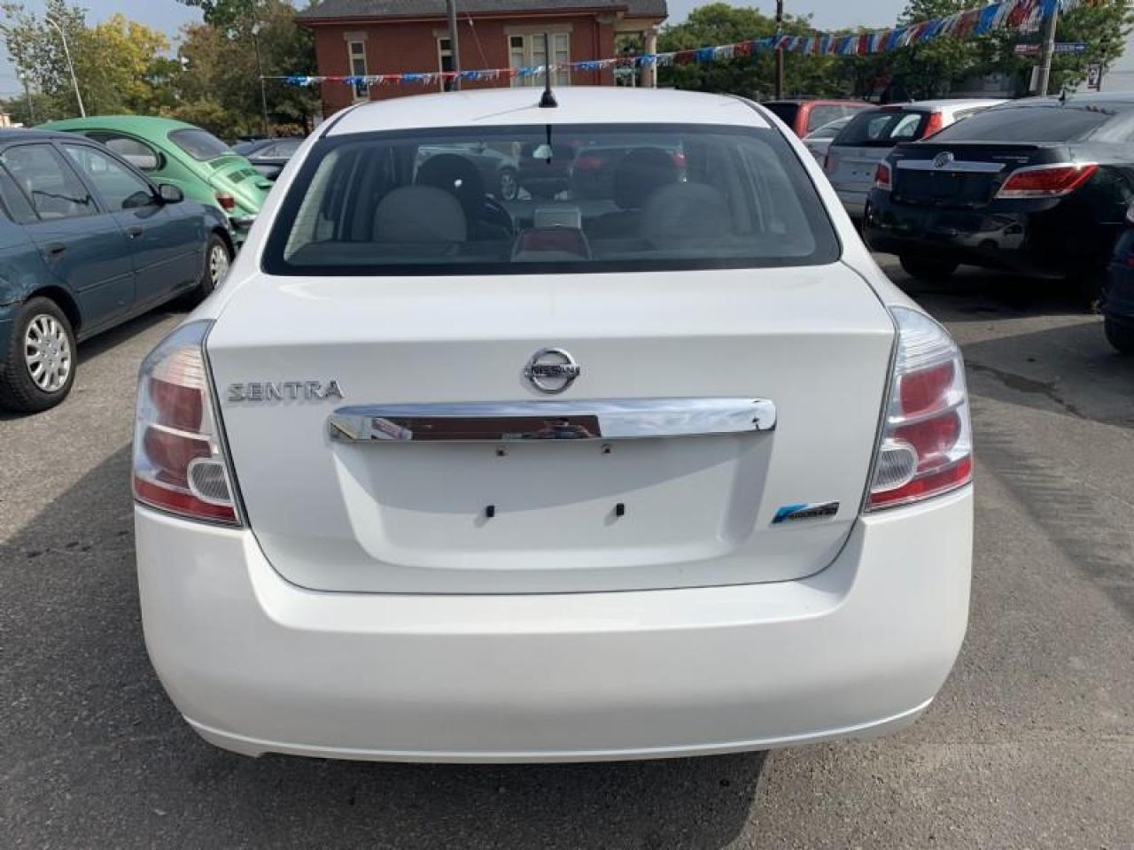 2010 Nissan Sentra 2.0 Photo4