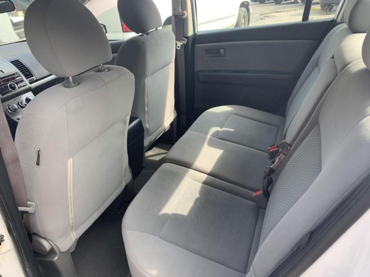 2010 Nissan Sentra 2.0 Photo