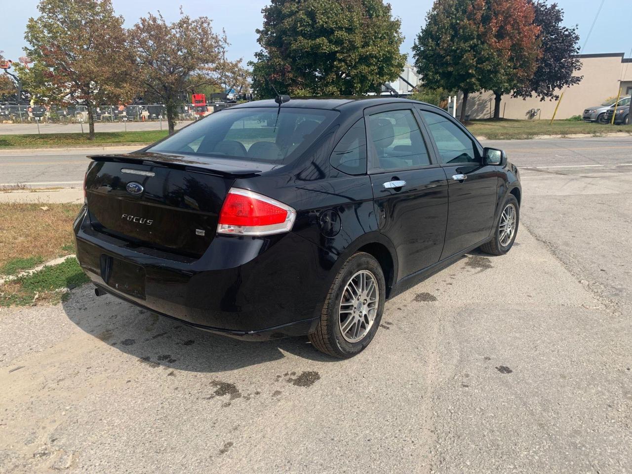 2010 Ford Focus SE,CERTIFIED,AC Cold,Clean Car,Drives Great Photo4