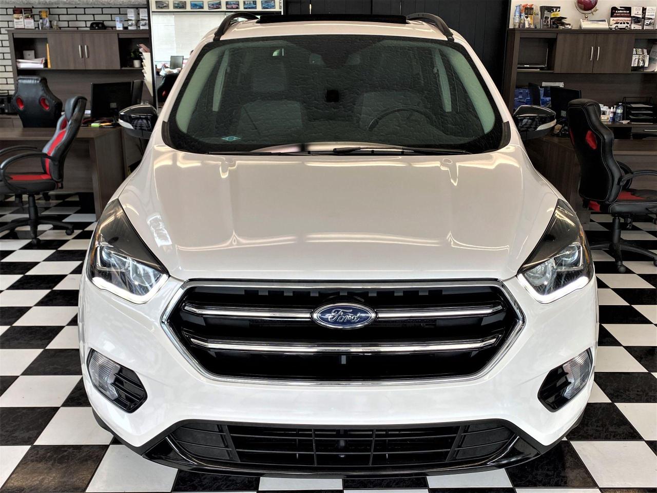2017 Ford Escape Titanium AWD+Roof+BSM+GPS+Apple Play+ACCIDENT FREE - Photo #6