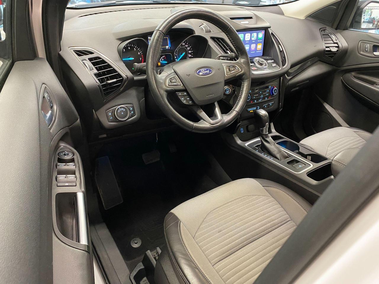 2017 Ford Escape Titanium AWD+Roof+BSM+GPS+Apple Play+ACCIDENT FREE - Photo #18