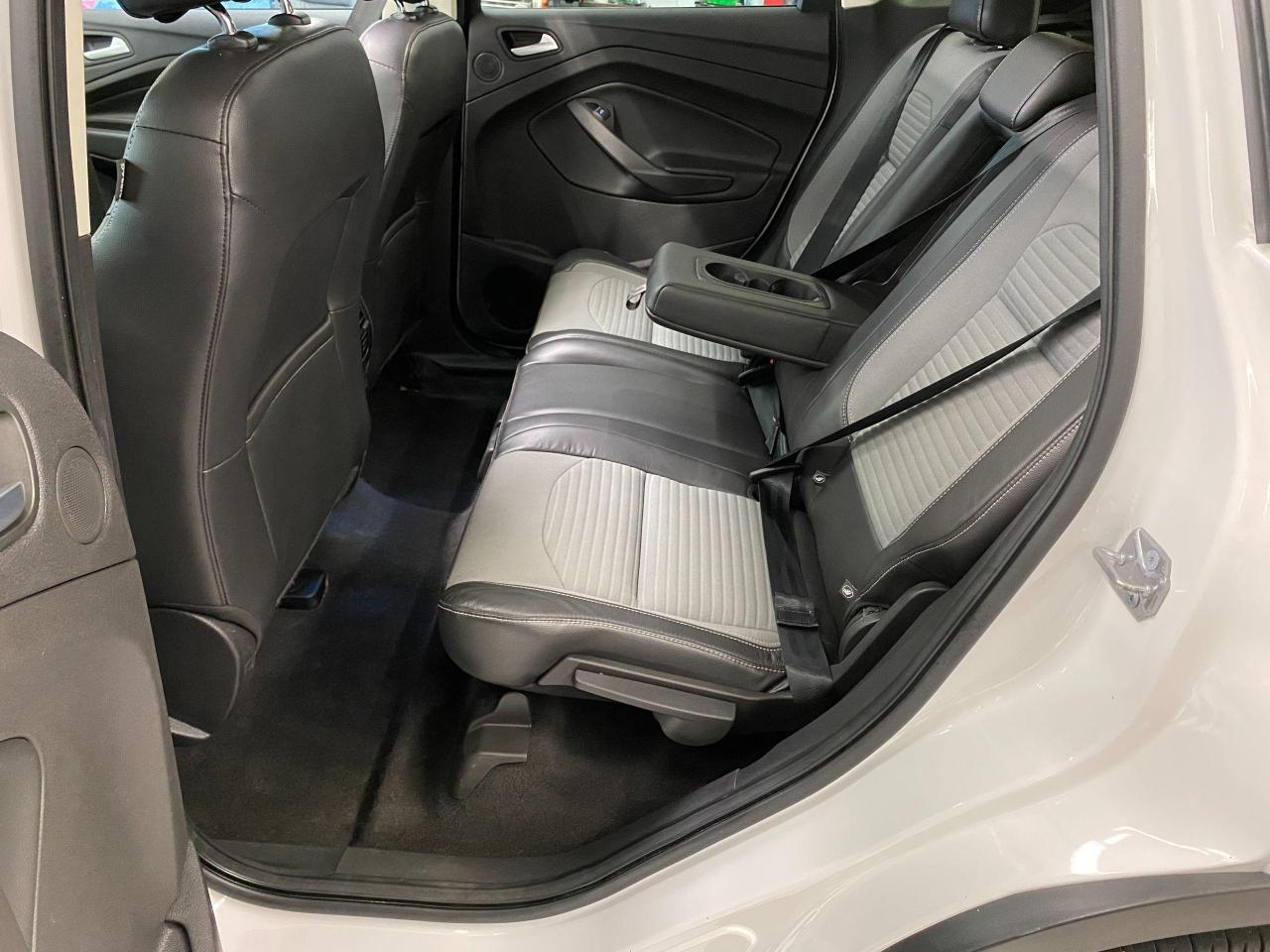 2017 Ford Escape Titanium AWD+Roof+BSM+GPS+Apple Play+ACCIDENT FREE - Photo #24
