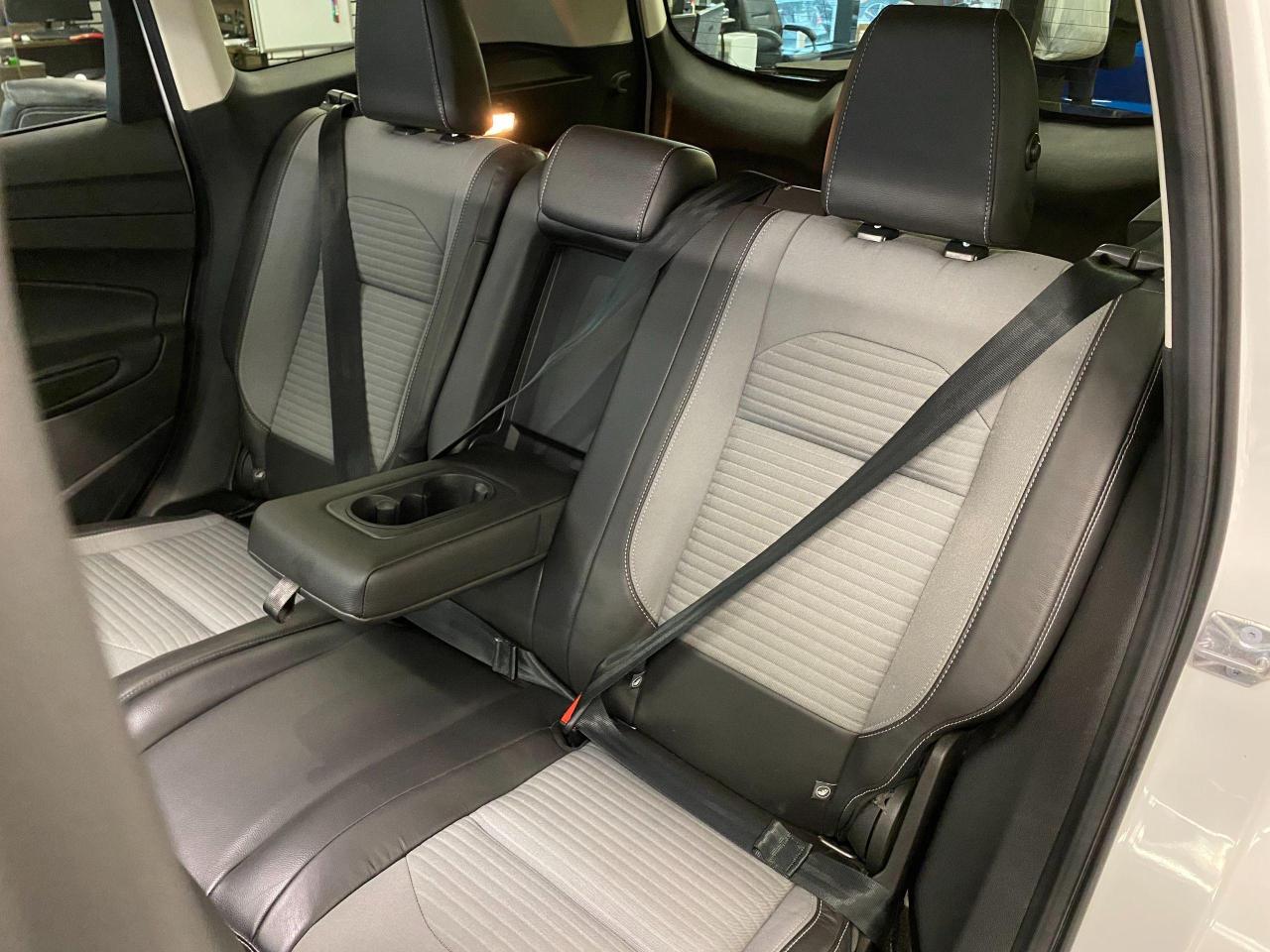 2017 Ford Escape Titanium AWD+Roof+BSM+GPS+Apple Play+ACCIDENT FREE - Photo #25