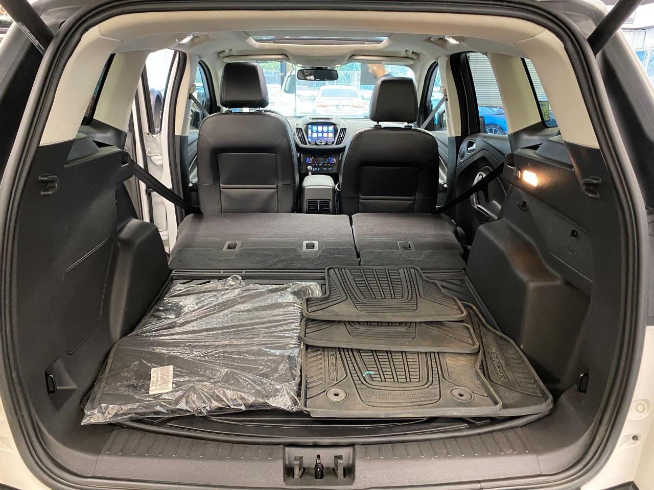 2017 Ford Escape Titanium AWD+Roof+BSM+GPS+Apple Play+ACCIDENT FREE - Photo #27