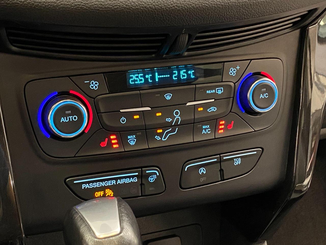 2017 Ford Escape Titanium AWD+Roof+BSM+GPS+Apple Play+ACCIDENT FREE - Photo #35