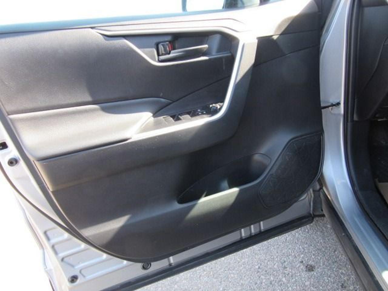 2021 Toyota RAV4 LE - Photo #9