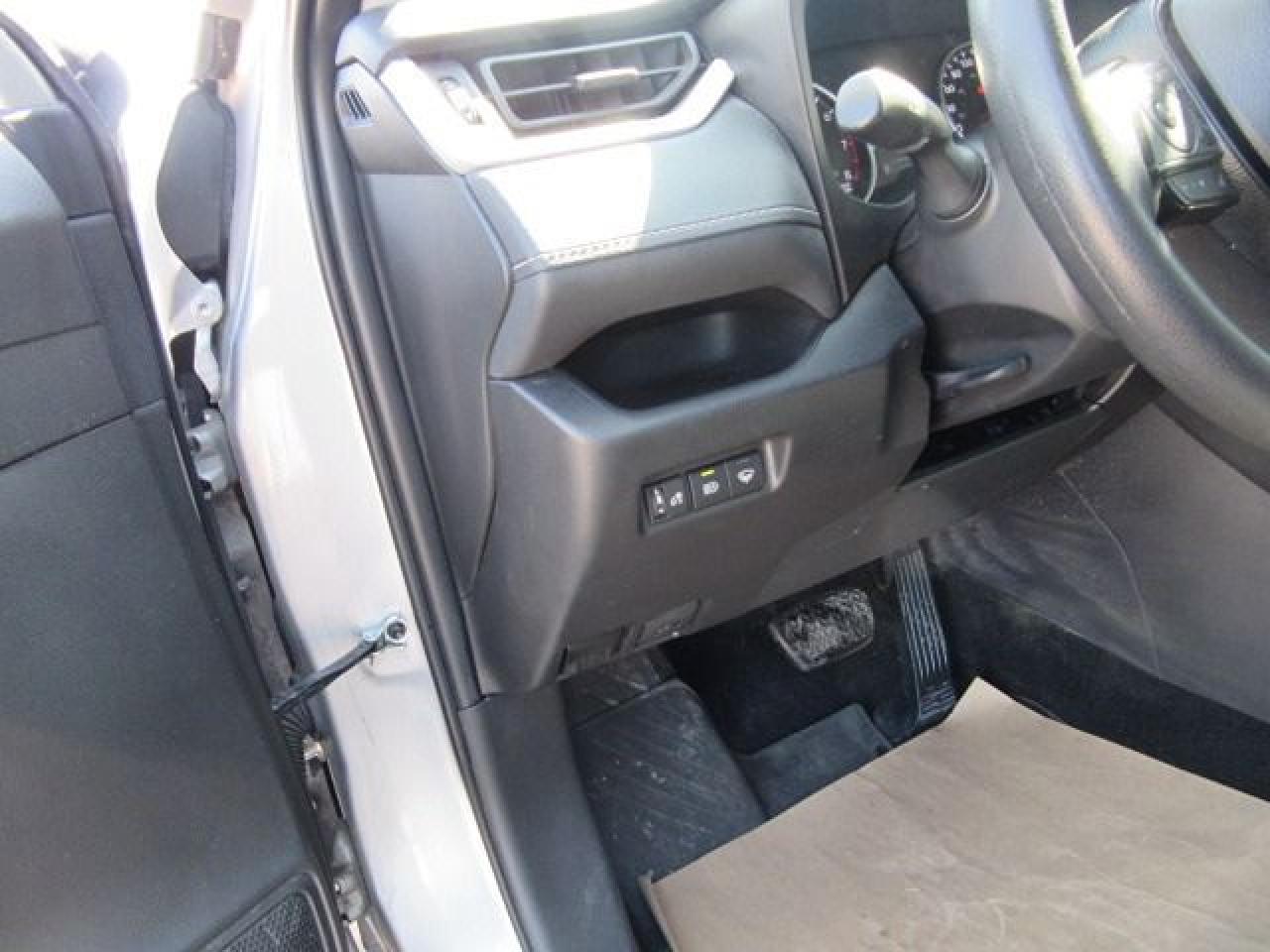 2021 Toyota RAV4 LE - Photo #10