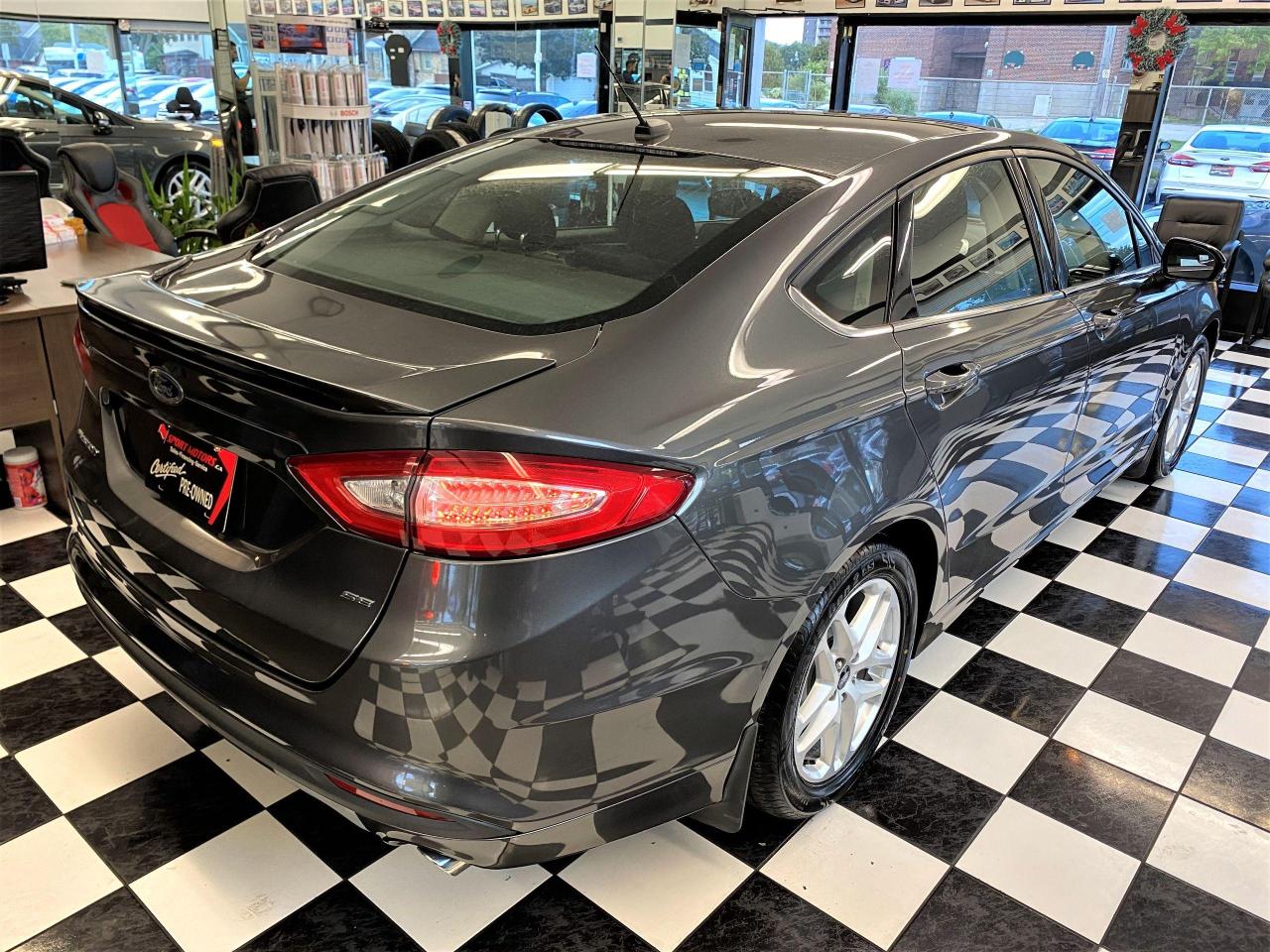 2016 Ford Fusion SE+Camera+Heated Seats+New Tires+ACCIDENT FREE - Photo #4
