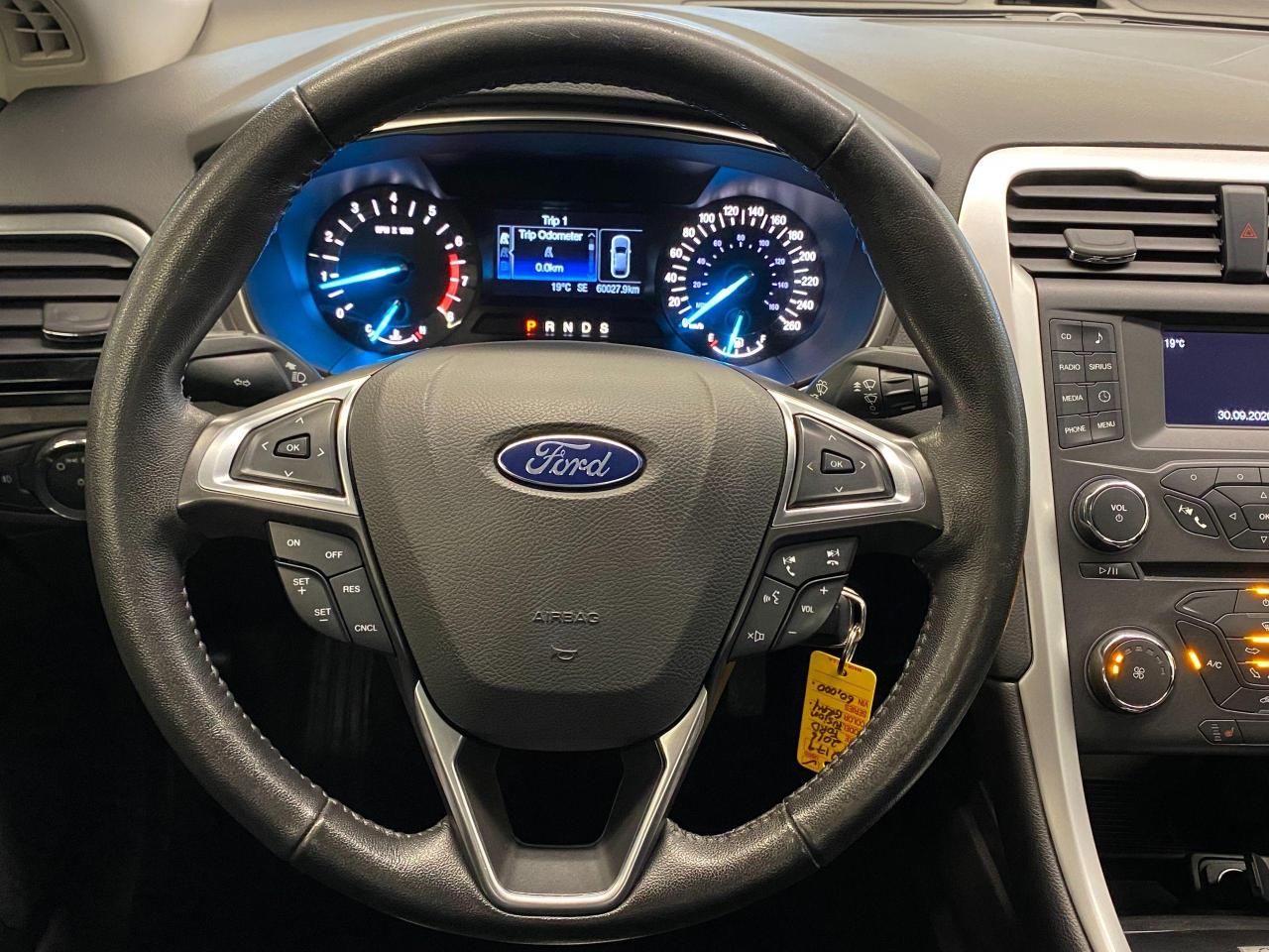 2016 Ford Fusion SE+Camera+Heated Seats+New Tires+ACCIDENT FREE - Photo #9