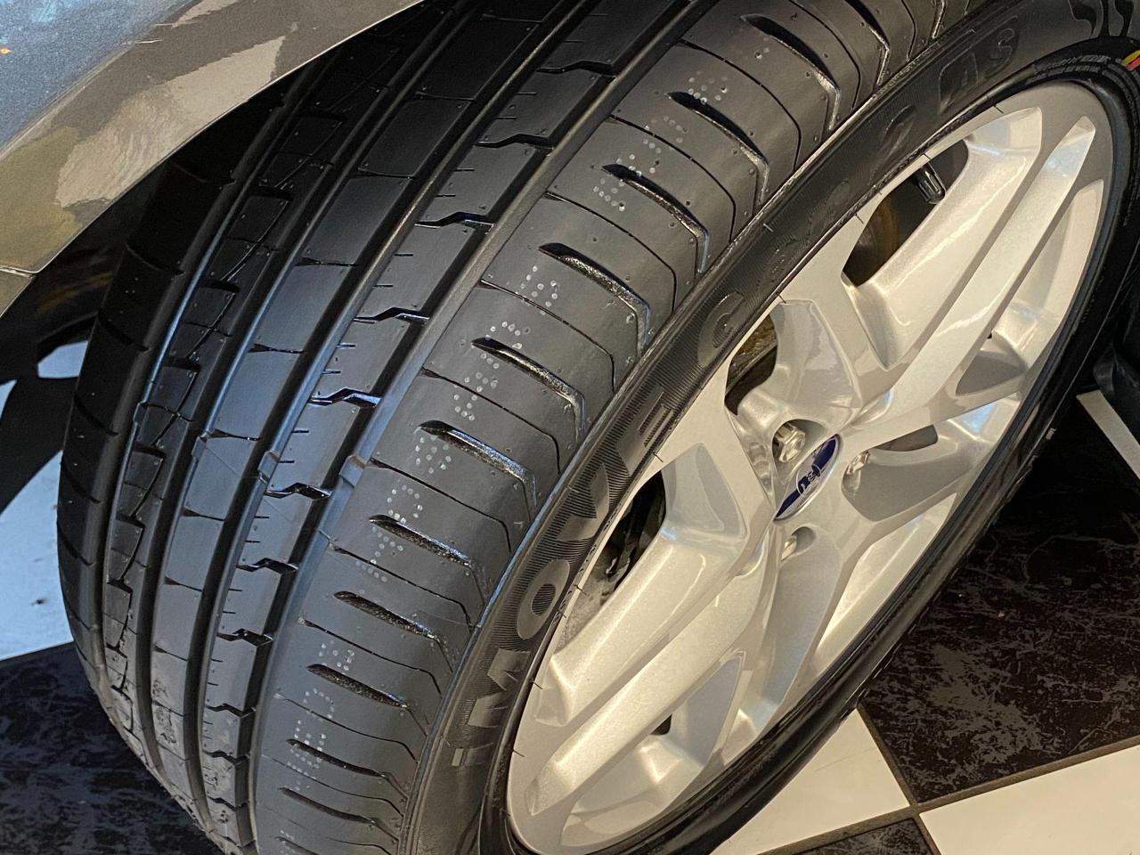 2016 Ford Fusion SE+Camera+Heated Seats+New Tires+ACCIDENT FREE - Photo #11