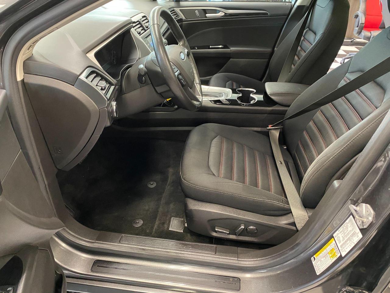 2016 Ford Fusion SE+Camera+Heated Seats+New Tires+ACCIDENT FREE - Photo #18