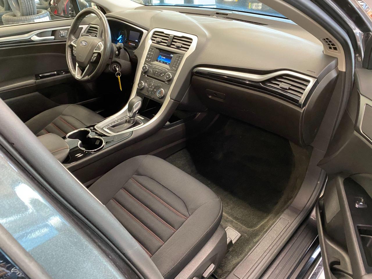 2016 Ford Fusion SE+Camera+Heated Seats+New Tires+ACCIDENT FREE - Photo #20