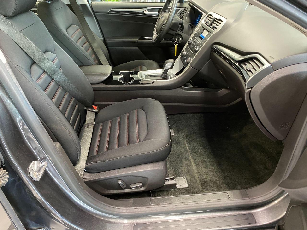 2016 Ford Fusion SE+Camera+Heated Seats+New Tires+ACCIDENT FREE - Photo #21