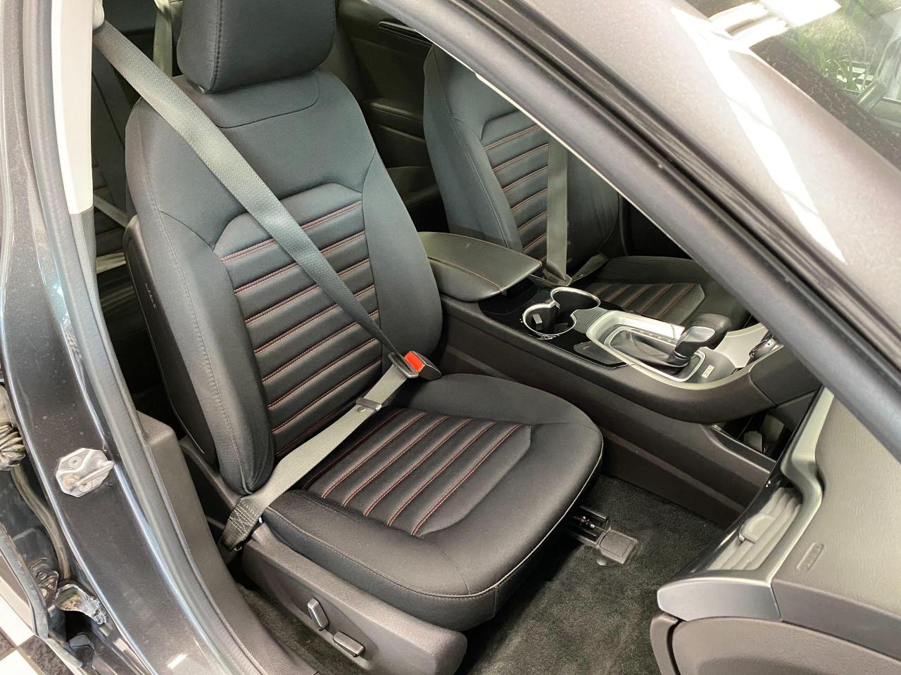 2016 Ford Fusion SE+Camera+Heated Seats+New Tires+ACCIDENT FREE - Photo #22