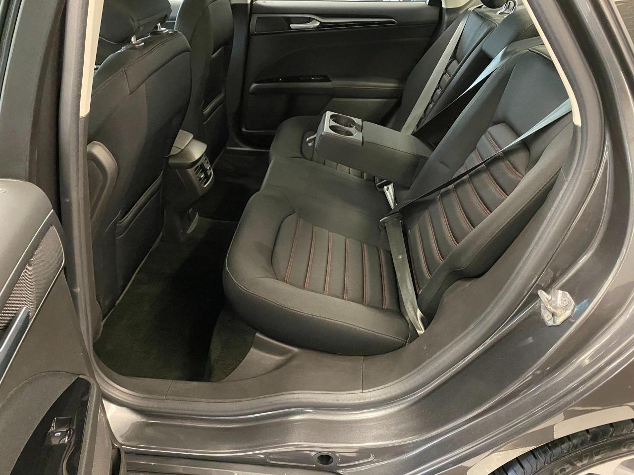 2016 Ford Fusion SE+Camera+Heated Seats+New Tires+ACCIDENT FREE - Photo #23