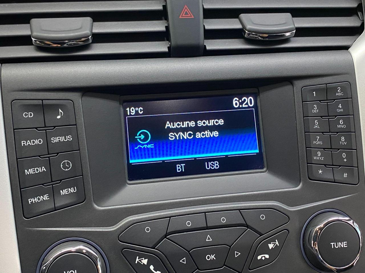 2016 Ford Fusion SE+Camera+Heated Seats+New Tires+ACCIDENT FREE - Photo #29