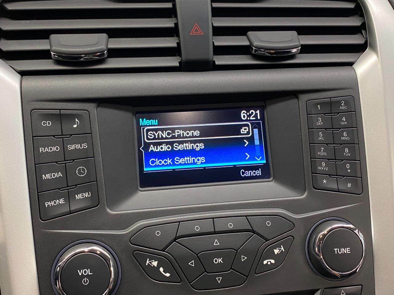 2016 Ford Fusion SE+Camera+Heated Seats+New Tires+ACCIDENT FREE - Photo #31