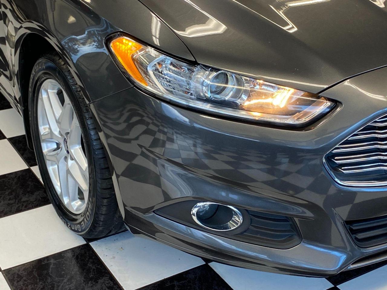 2016 Ford Fusion SE+Camera+Heated Seats+New Tires+ACCIDENT FREE - Photo #37