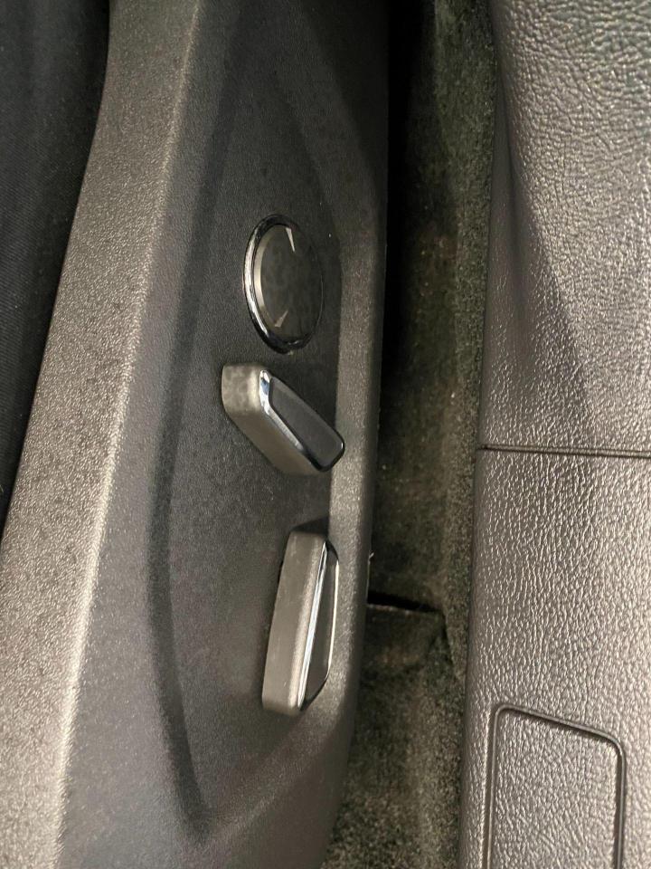 2016 Ford Fusion SE+Camera+Heated Seats+New Tires+ACCIDENT FREE - Photo #43