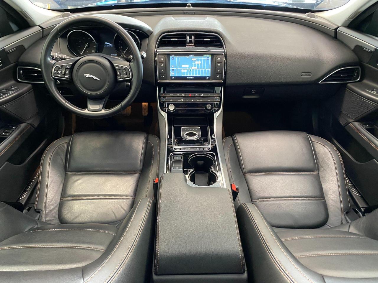 2017 Jaguar XE Prestige AWD 3.0L V6+Camera+Roof+GPS+ACCIDENT FREE - Photo #8