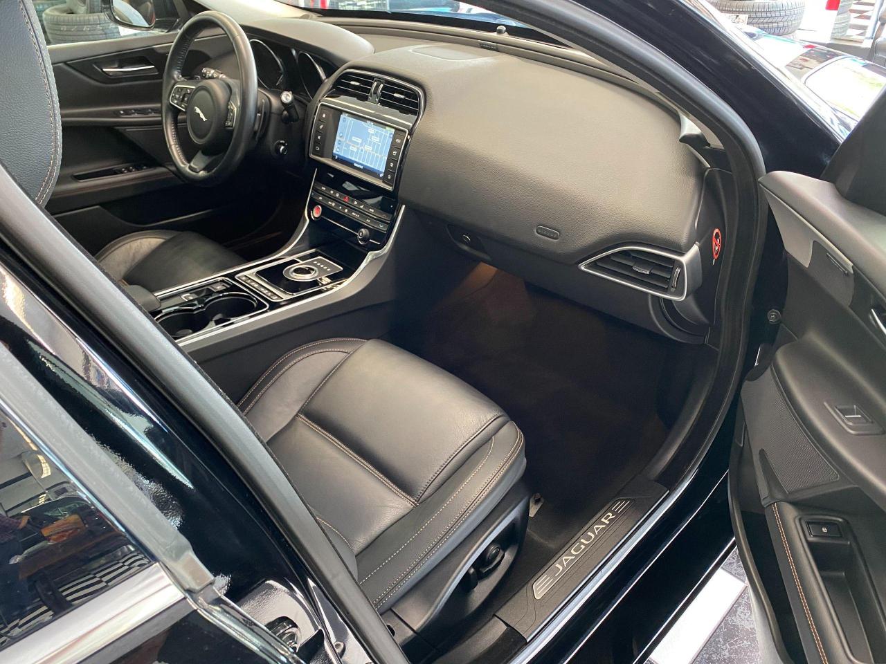 2017 Jaguar XE Prestige AWD 3.0L V6+Camera+Roof+GPS+ACCIDENT FREE - Photo #21