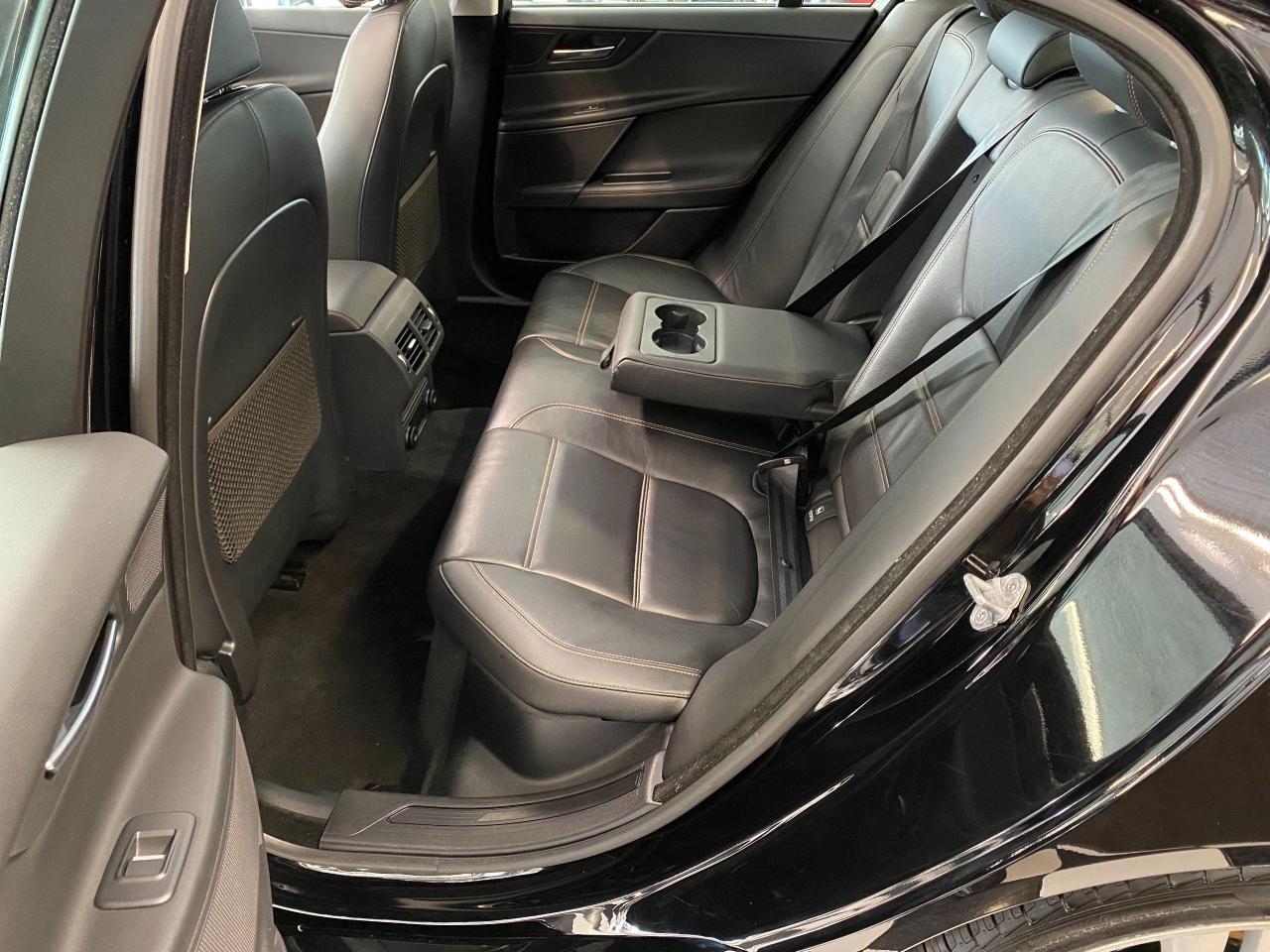 2017 Jaguar XE Prestige AWD 3.0L V6+Camera+Roof+GPS+ACCIDENT FREE - Photo #24