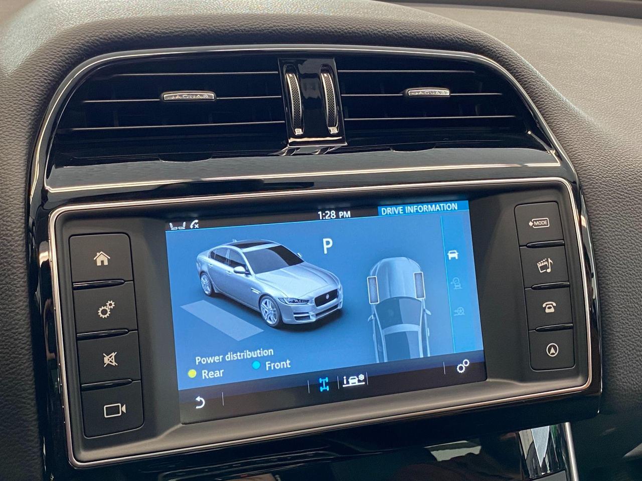 2017 Jaguar XE Prestige AWD 3.0L V6+Camera+Roof+GPS+ACCIDENT FREE - Photo #35