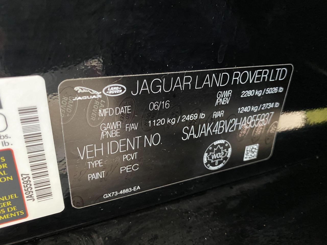 2017 Jaguar XE Prestige AWD 3.0L V6+Camera+Roof+GPS+ACCIDENT FREE - Photo #46