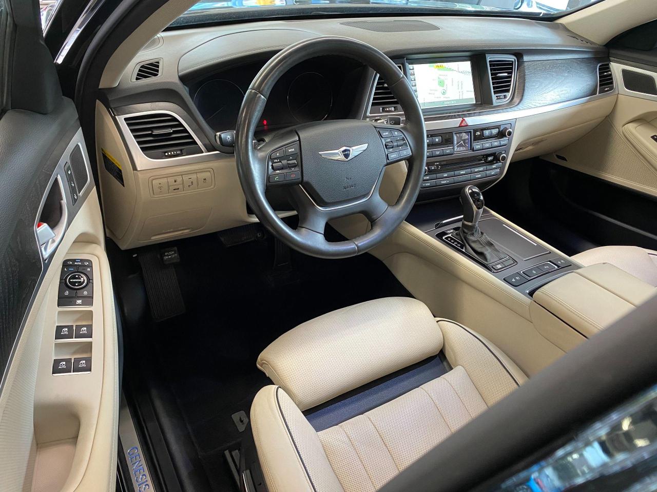 2016 Hyundai Genesis Luxury AWD+Cooled Seats+Apple Play+ACCIDENT FREE - Photo #18