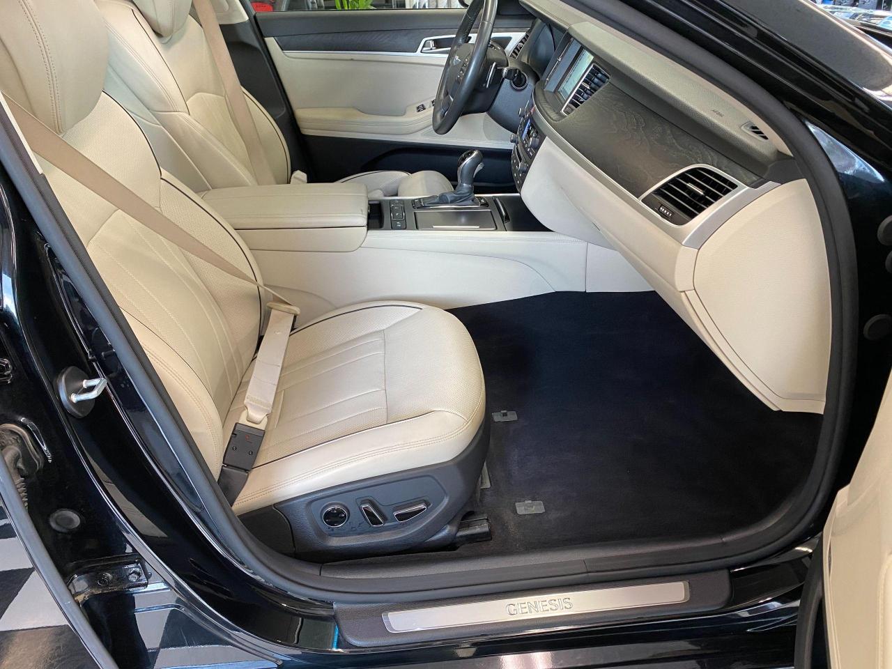 2016 Hyundai Genesis Luxury AWD+Cooled Seats+Apple Play+ACCIDENT FREE - Photo #22