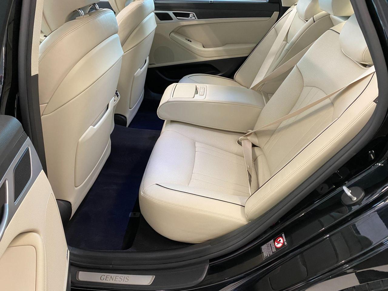 2016 Hyundai Genesis Luxury AWD+Cooled Seats+Apple Play+ACCIDENT FREE - Photo #24