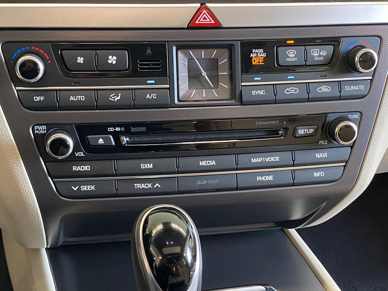 2016 Hyundai Genesis Luxury AWD+Cooled Seats+Apple Play+ACCIDENT FREE - Photo #36